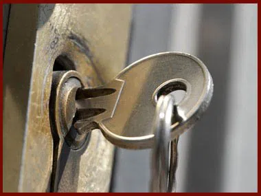 Locksmith Lock Store Shawnee, KS 913-364-2656 - 2-lock-and-key