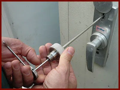 Locksmith Lock Store Shawnee, KS 913-364-2656 - 5-lock-opening